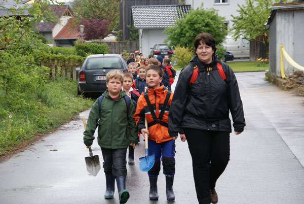 Baumpflanzung_Grenzstrasse_2011-05_DSC06833.jpg