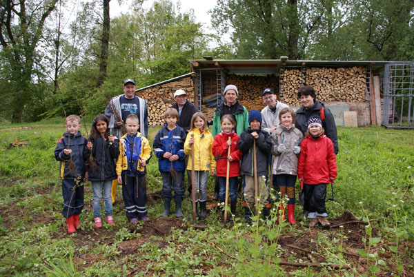 Baumpflanzung_Grenzstrasse_2011-05_DSC06882.jpg