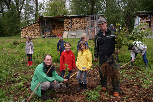 Baumpflanzung_Grenzstrasse_2011-05_DSC06932.jpg