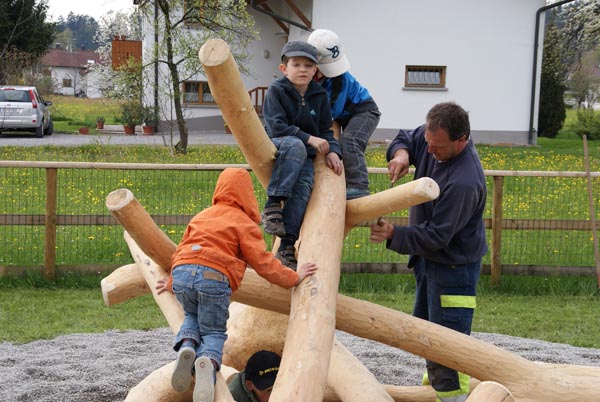 Kindergarten-Ziegelbach_Spielplatzerweiterung_2011-04_DSC06690.jpg