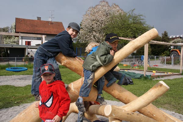 Kindergarten-Ziegelbach_Spielplatzerweiterung_2011-04_DSC06735.jpg