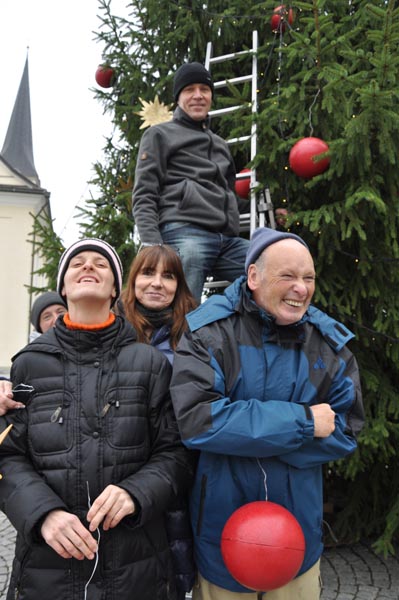 Weihnachtsbaum_Dorfplatz_2011_DSC_0004.jpg