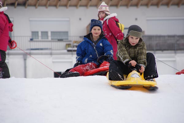 Winter_Kinder_Volksschule-1a_Rodeln_2012_DSC01209.jpg