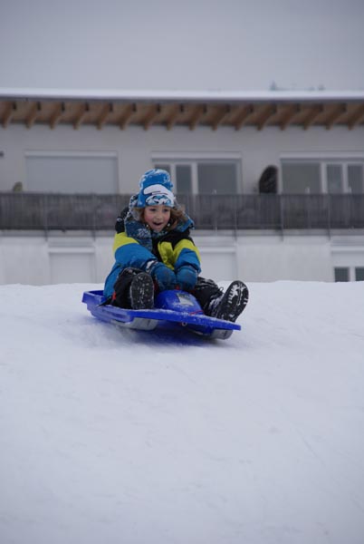 Winter_Kinder_Volksschule-1a_Rodeln_2012_DSC01227.jpg