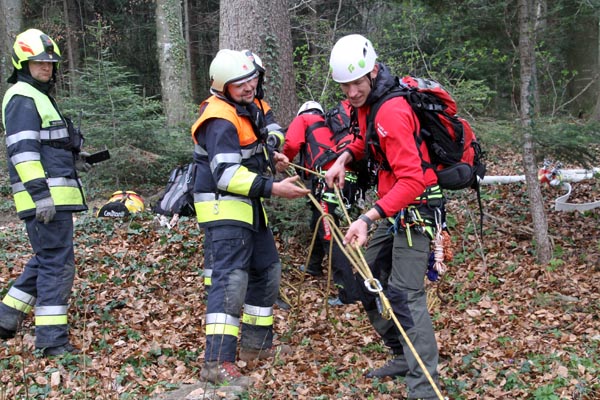 Feuerwehr_Leiblachtal_Waldbranduebung_2019-04-12_113-IMG_2399.jpg